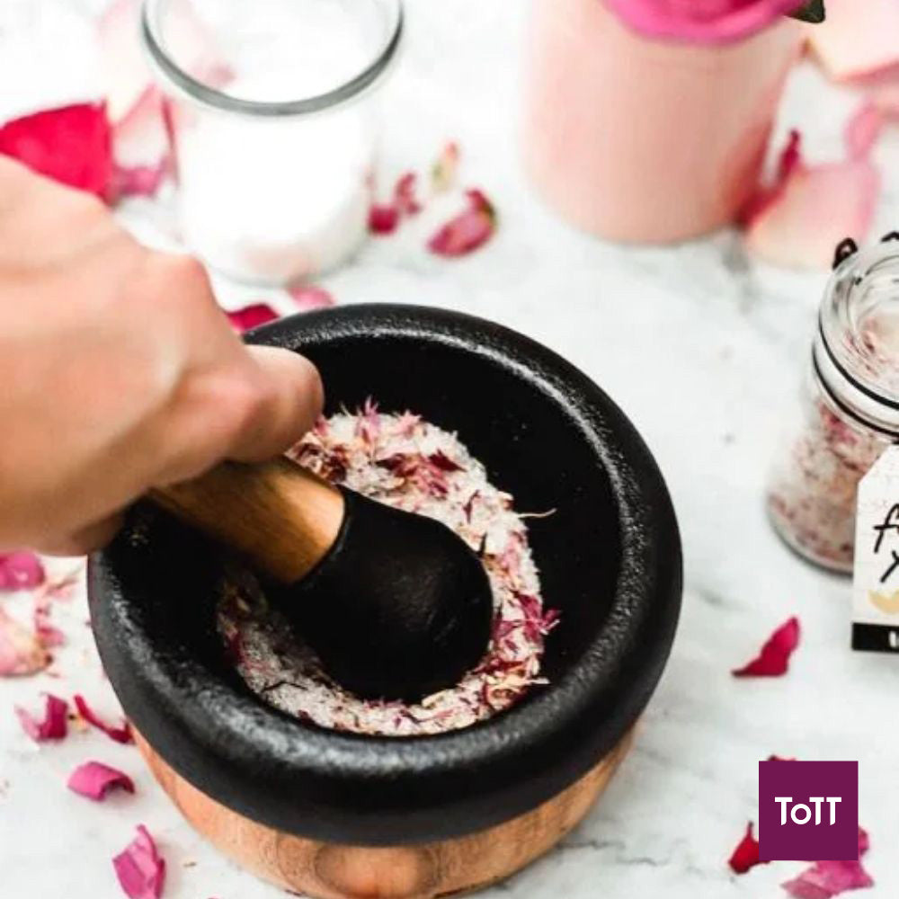 AdHoc Crush Cast Iron Mortar and Pestle With Wooden Handle Ø13×7.5cm, Black and Natural